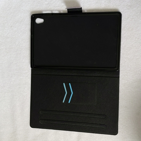 FINAL MARKDOWN Pretty iPad cover - Picture 2 of 8